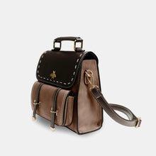 Cargar imagen en el visor de la galería, Bumblebee vegan leather backpack with sleek craftsmanship, ideal for professionals seeking style and functionality in meetings.