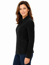 Cargar imagen en el visor de la galería, A woman modeling a black long-sleeve zip-front jacket with a collar, shown in side profile against a plain white background.