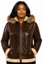 Cargar imagen en el visor de la galería, A woman wearing a brown textured real-leather jacket with a beige faux-fur trimmed hood and matching beige lining, shown against a plain white background.