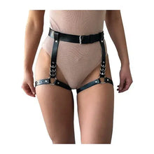 Cargar imagen en el visor de la galería, Model wearing leather sword belt waist garter for medieval costume.