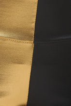 Charger l'image dans la galerie, Close-up of shiny liquid metallic high-waist stretch leggings in gold and black