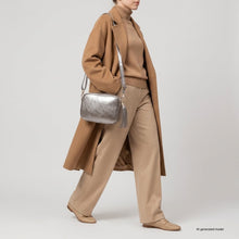 Cargar imagen en el visor de la galería, Italian Genuine Metallic Suede Crossbody Bag | Gubbio