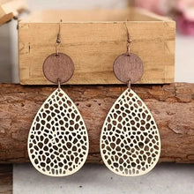 Cargar imagen en el visor de la galería, Vintage Hollow Leaf Shape PU Leather Earrings