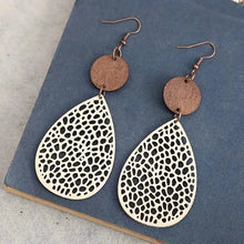 Cargar imagen en el visor de la galería, Vintage Hollow Leaf Shape PU Leather Earrings