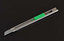 Cargar imagen en el visor de la galería, eZthings Heavy Duty 9mm Snap Off Blade Box Cutter with green auto-lock feature for cutting wallpaper, vinyl, leather, and more.
