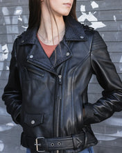 Cargar imagen en el visor de la galería, Iris - Women's Motorcycle Leather Jacket
