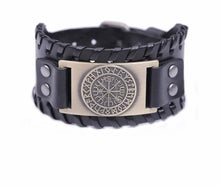 Charger l&#39;image dans la galerie, Retro wide leather bracelet featuring a pirate compass design, blending vintage charm with adventure-ready functionality.
