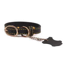 Cargar imagen en el visor de la galería, Luxurious personalized genuine leather dog collar with gold buckle and black stitching, perfect for durability and style.
