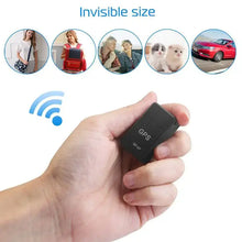 Load image into Gallery viewer, Holding eThings GF-07 GPS Car Tracker, compact design, ideal for discreet vehicle tracking with invisible size.
