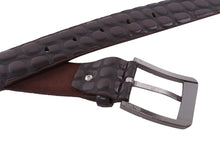 Charger l'image dans la galerie, A dark brown crocodile-embossed leather belt with a silver-tone metal buckle, shown on a plain white background.
