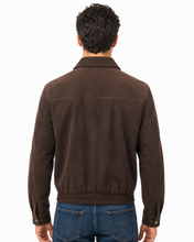 Charger l'image dans la galerie, A man viewed from the back wearing a dark brown suede jacket and blue jeans against a plain white background.
