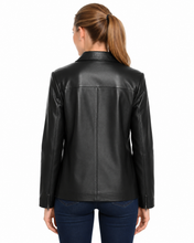 Cargar imagen en el visor de la galería, A woman viewed from the back wearing a black leather jacket and dark blue jeans against a plain white background.
