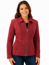 Cargar imagen en el visor de la galería, A woman wearing a fitted, deep red zip-up jacket with a collar and front pockets, paired with dark blue jeans, against a plain white background.
