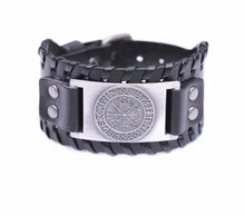Charger l&#39;image dans la galerie, Retro Wide Leather Pirate Compass Bracelet with vintage charm and reliable compass design on black leather.
