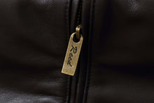 Load image into Gallery viewer, Close-up of Reed branding on zipper of men&#39;s lambskin leather jacket
