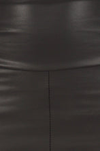 Load image into Gallery viewer, Close-up of matte liquid high waist leggings fabric texture and seam detail
