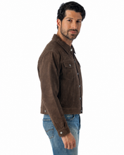 Charger l'image dans la galerie, Model wearing REED Men's Western Jean Style Suede Leather Shirt Jacket, showcasing a sleek and sophisticated masculine look.
