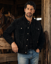 Charger l'image dans la galerie, Model wearing a black REED Men's Western Jean Style Suede Leather Shirt Jacket
