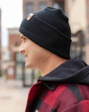 Charger l&#39;image dans la galerie, Man wearing NEW HAAKWEAR H-Stitch Cuffed Beanie - Designed and Made in USA (Patented Design) - Charcoal Black outdoors
