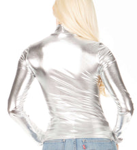Charger l&#39;image dans la galerie, Back view of a metallic liquid mock neck turtleneck long sleeve top, showcasing high-quality stretch fabric, worn by a model with blonde hair.
