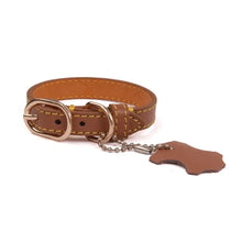 Cargar imagen en el visor de la galería, Brown genuine leather dog collar with a metal buckle and tag for personalized pet ID, showcasing luxury and durability.
