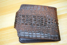 Load image into Gallery viewer, Vintage style men&#39;s genuine leather wallet with crocodile pattern, short purse design for men. Ideal small wallet for stylish hombres.
