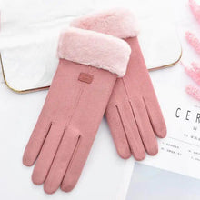 Cargar imagen en el visor de la galería, Pink plush winter gloves with soft lining for warmth and comfort.
