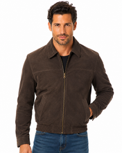 Charger l'image dans la galerie, A man wearing a dark brown suede zip-up jacket over a black shirt and blue jeans, photographed against a plain white background.

