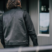 Charger l'image dans la galerie, Western Style Leather Vest With Two Concealed Carry Pockets
