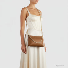Charger l'image dans la galerie, Italian Full-Grain Leather Crossbody Bag | Mantova

