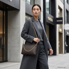 Charger l'image dans la galerie, Italian Full-Grain Leather Crossbody Bag | Mantova
