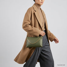 Charger l'image dans la galerie, Italian Full-Grain Leather Crossbody Bag | Mantova
