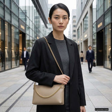 Charger l'image dans la galerie, Italian Full-Grain Leather Crossbody Bag | Mantova
