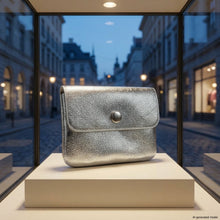 Cargar imagen en el visor de la galería, Italian Genuine Metallic Suede Wallet | Assisi
