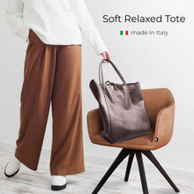 Charger l'image dans la galerie, Italian Metallic Full-Grain Leather Tote Bag | Vinci
