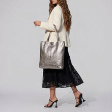 Cargar imagen en el visor de la galería, Italian Genuine Metallic Suede Tote Bag | Pisa
