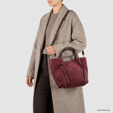 Charger l'image dans la galerie, Italian Genuine Suede Tote Bag | Rovigo

