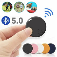 Load image into Gallery viewer, Hand holding eThings Smart GPS Anti-Verlust Alarm with Bluetooth 5.0, shown in multiple colors, for preventing item loss.
