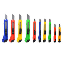 Cargar imagen en el visor de la galería, Colorful set of heavy duty eZthings utility knives with snap-off blades for cutting wallpaper, vinyl, leather, and fabric.
