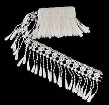 Charger l&#39;image dans la galerie, Venise edging lace trim from eZthings, perfect for romantic DIY crafts, bridal, costume, or jewelry designs.
