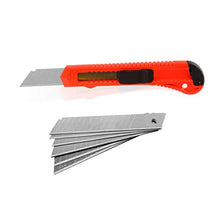 Cargar imagen en el visor de la galería, eZthings heavy duty 9mm snap off blade box cutter set with blades for cutting wallpaper, vinyl, leather, and shrink-wrap materials.
