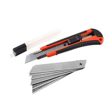 Cargar imagen en el visor de la galería, eZthings Heavy Duty Box Cutter with 9mm Snap Off Blades, ideal for cutting wallpaper, vinyl, leather, shrink-wrap, and more.
