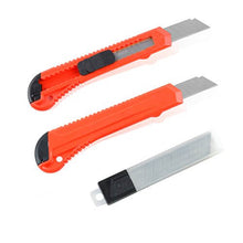 Cargar imagen en el visor de la galería, eZthings Heavy Duty Box Cutters Set with 9mm Snap Off Blades for Cutting Wallpaper, Vinyl, Leather, and Shrink-wrap Materials
